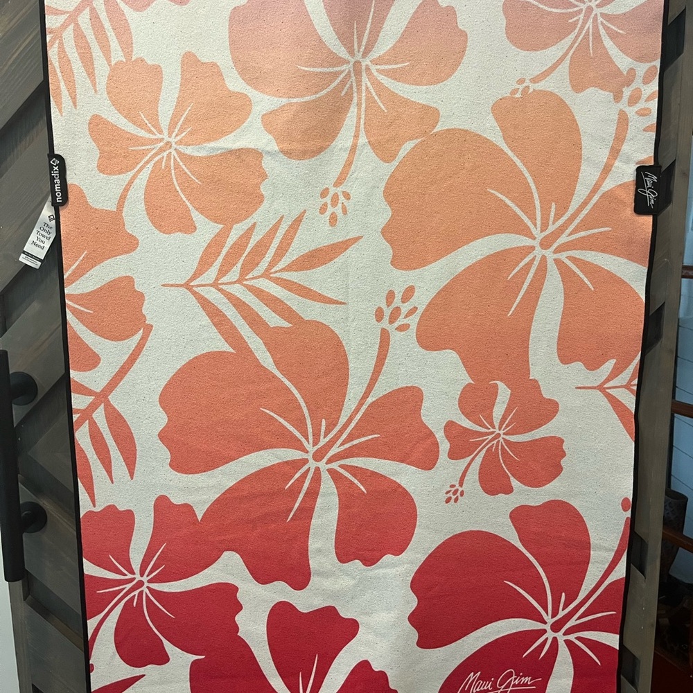 Maui Jim Hawaiian floral, sunset colors, Microfiber, Quick Dry - Picture 2 of 8